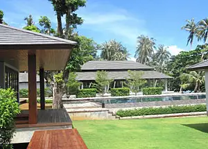 Easy accesible Pool and restaurant